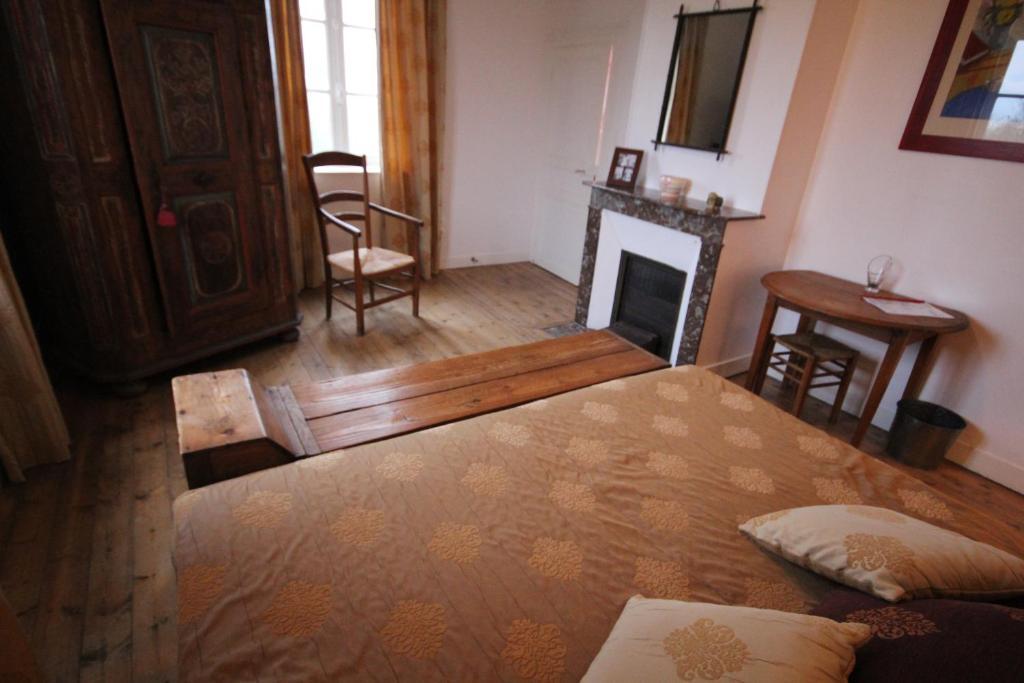 ปอมเนียล เดอ ลา เอริสซอนนิแยร์ Bed & Breakfast Saint-Aubin-de-Bonneval ห้อง รูปภาพ